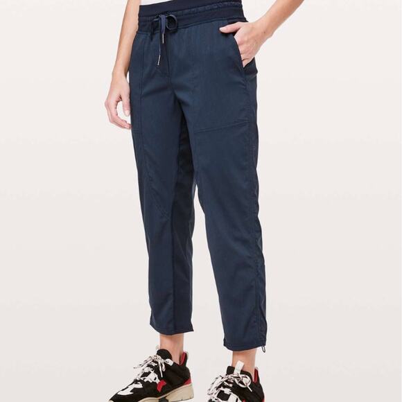 lululemon athletica Pants - Lululemon Dance Studio Pant Crop 25" True Navy Womens Size 2